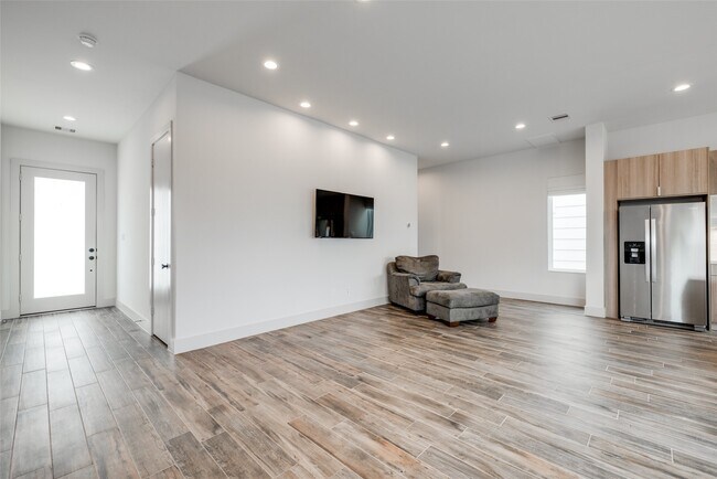 Building Photo - 4402 Santorini Ln