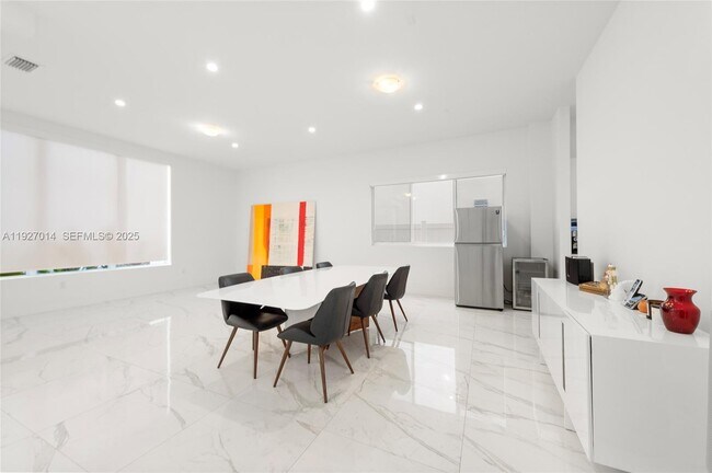 Building Photo - 7455 NW 103rd Pl