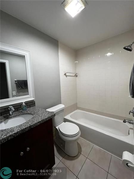 Building Photo - 353 SW 35th Ave