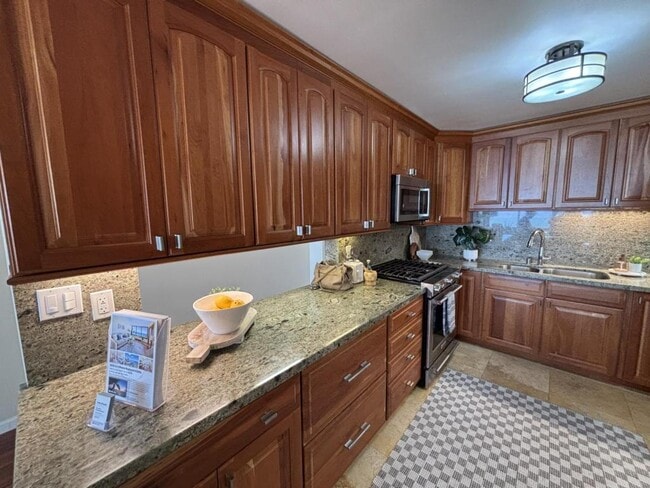 Building Photo - 1600 Ala Moana Blvd