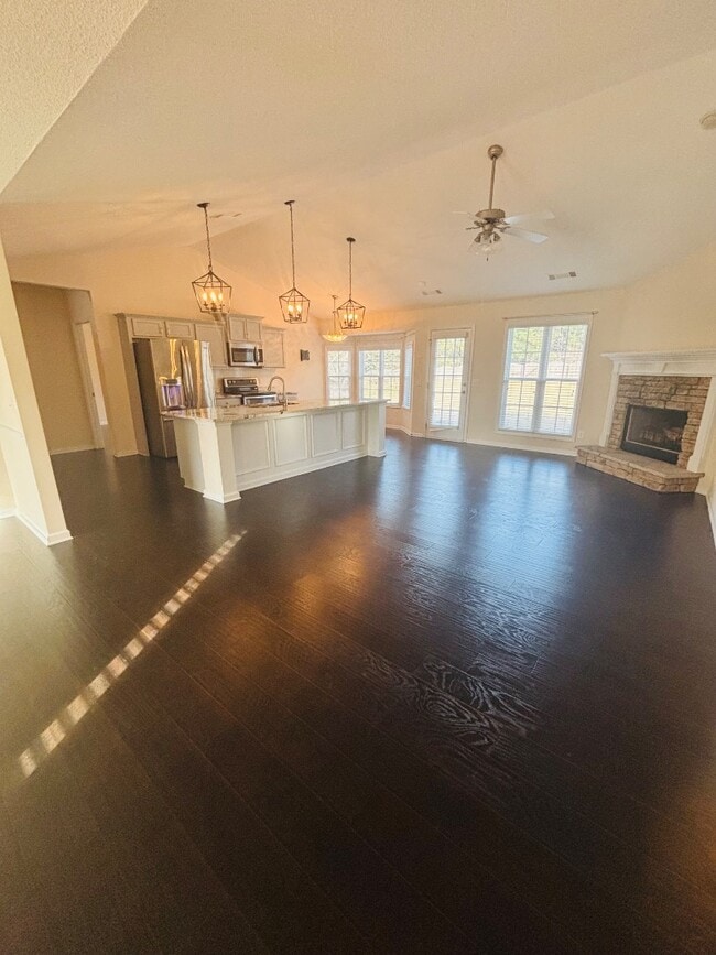 Building Photo - 607 McDowell Ln