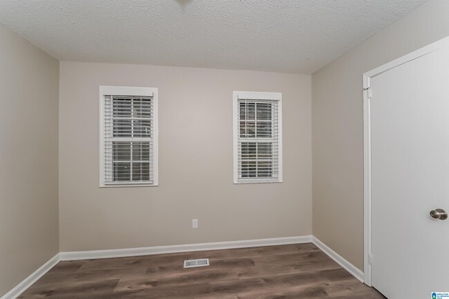 Building Photo - 18 Moonglow Dr