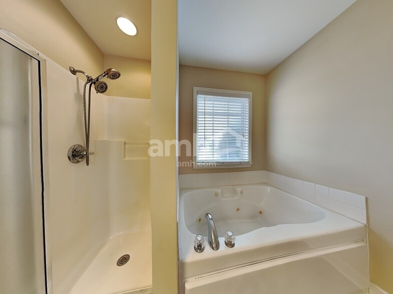 Building Photo - 101 Sedge Meadow Dr