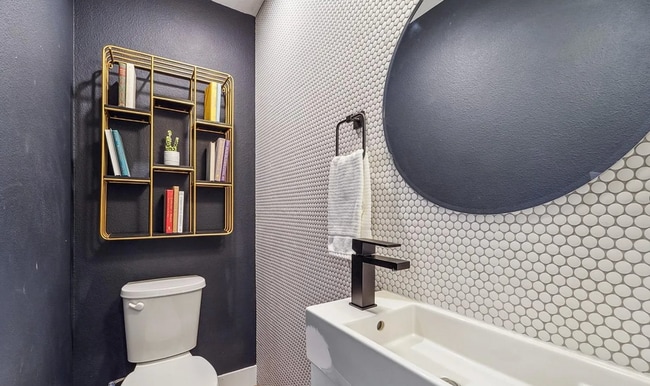 Building Photo - 2870 Tremont Pl