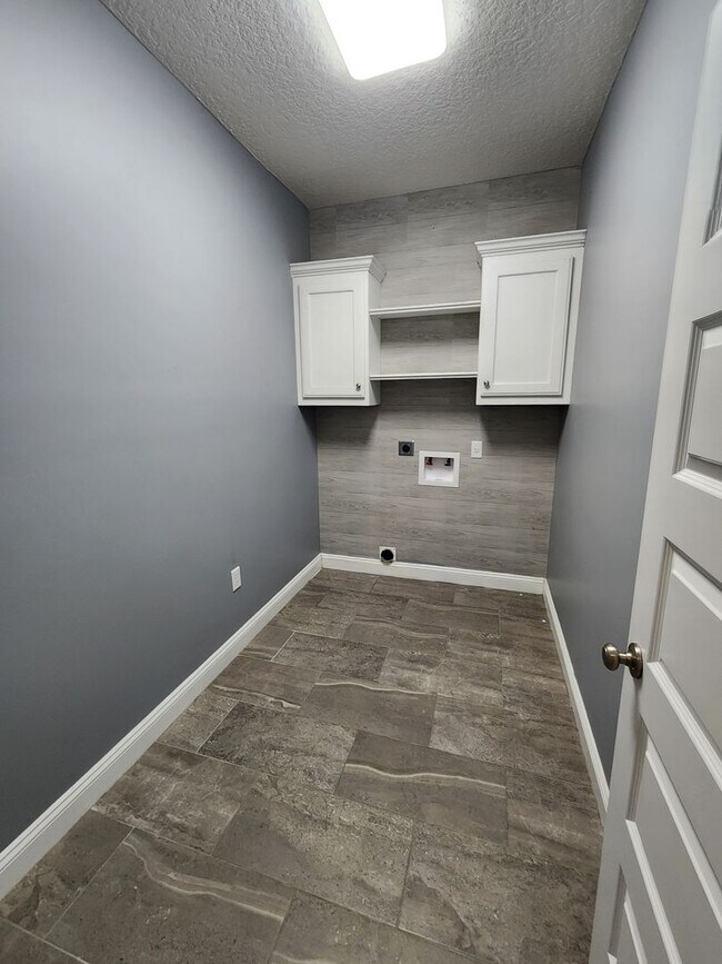 Building Photo - 3947 Crusader Ct