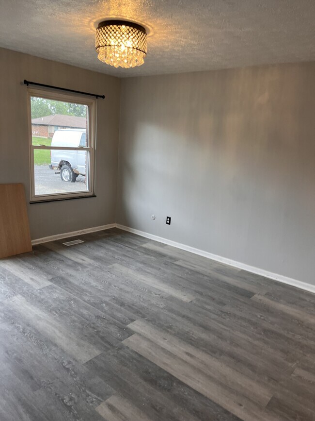 Building Photo - 5174-5174 Belle Isle Dr