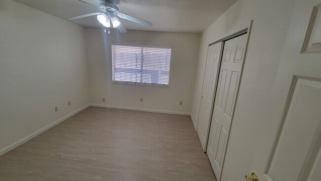 Building Photo - Sunnyside & Montero