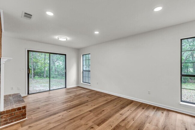 Building Photo - Beautifully Renovated 3 bed/2.5 bath in Ri...