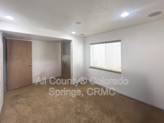 Building Photo - 6168 Rocking Chair Ln