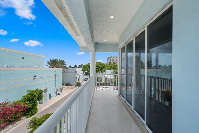 Building Photo - 311 N Surf Rd