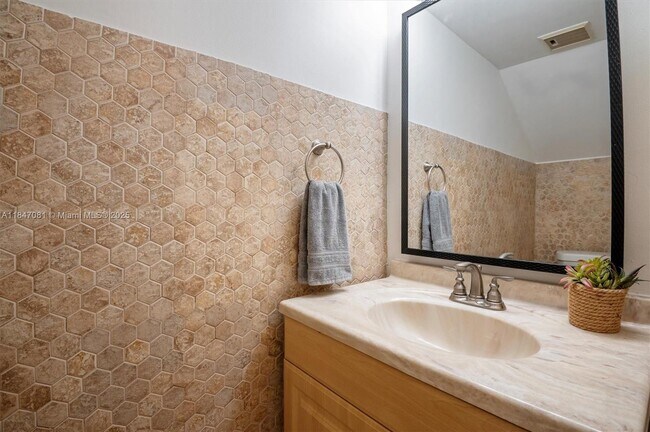 Building Photo - 4270 SW 70th Terrace