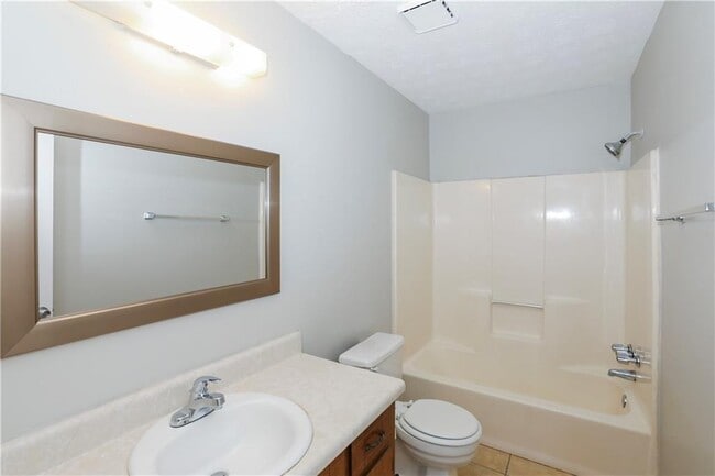 Building Photo - 320 Sprucewood Ct