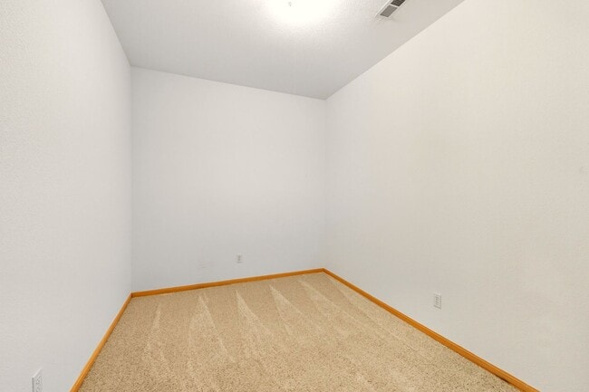 Building Photo - Peaceful Country 4 Bed, 3 Bath Home in Eli...