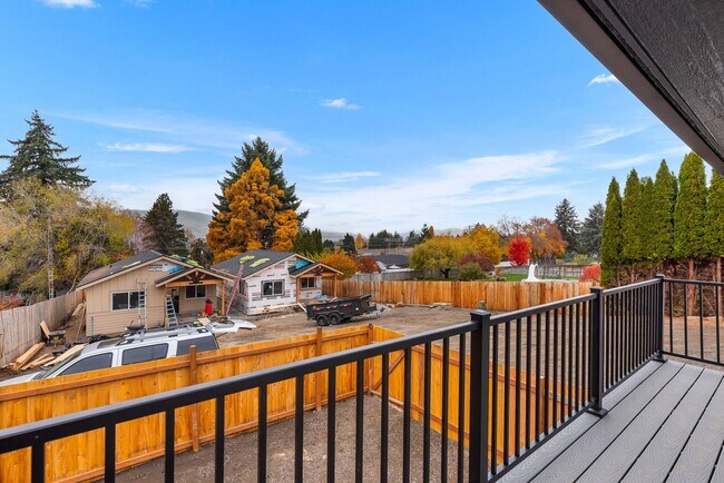 Building Photo - 460 N James Ave