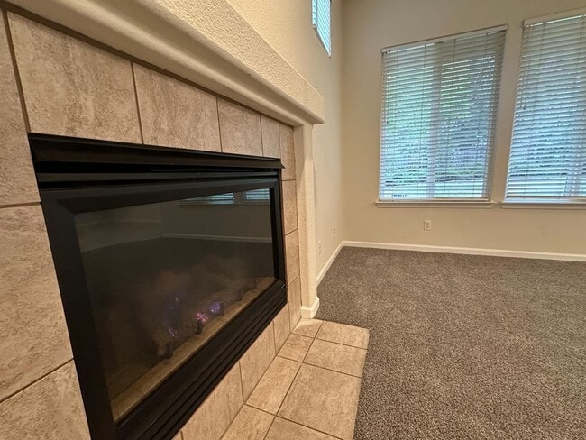 Building Photo - Charming 4 bedroom, 2 bathroom single fami...