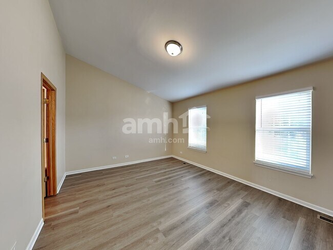 Building Photo - 1440 Summerhill Dr