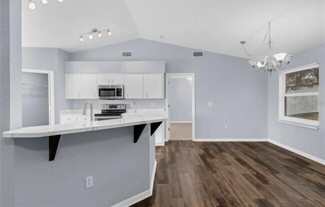 Building Photo - 3570 Manor Loop