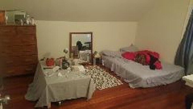 Building Photo - Allston 4.5 Bed  2 Bath - 9/1