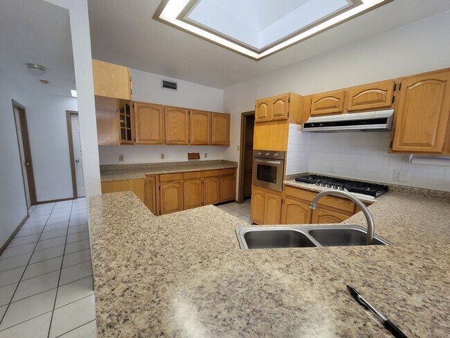 Building Photo - Ready to View!!