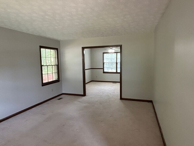 Building Photo - 504 Stoney Brook Dr SW