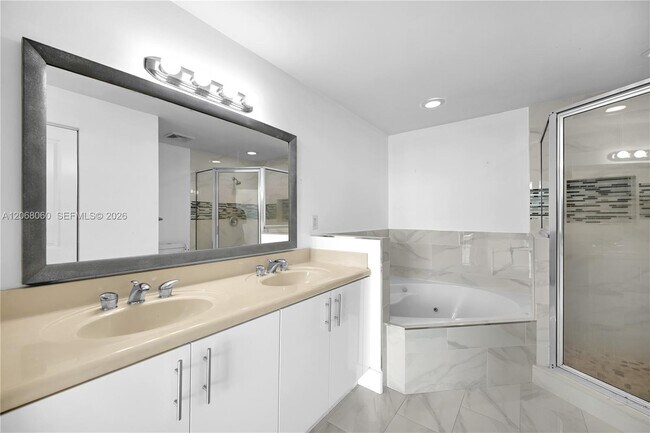 Building Photo - 7900 Harbor Island Dr