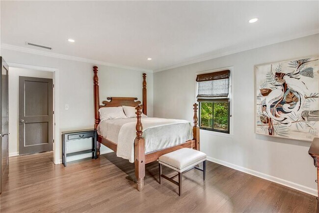 Building Photo - 1100 Kingston Dr NE