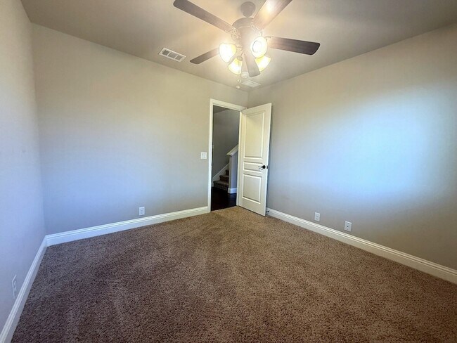 Building Photo - 1109 Abbey Ln