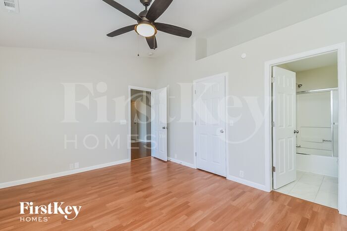 Building Photo - 5918 Vallecito Dr