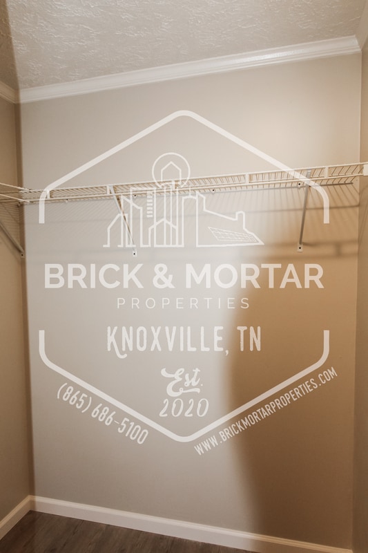 Building Photo - 1733 Lively Rd