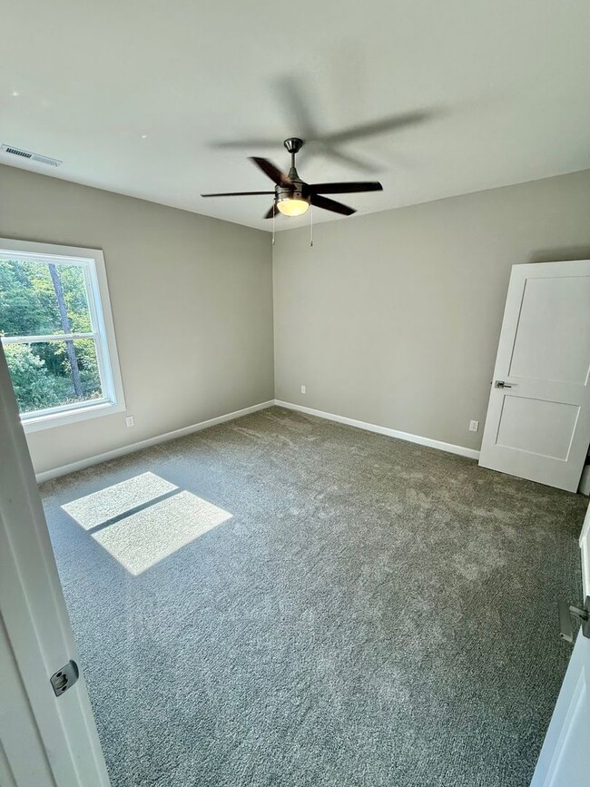 Building Photo - 3 BR/2.5BA | Newly Renovated Single Family Home | Fully Fenced Yard!