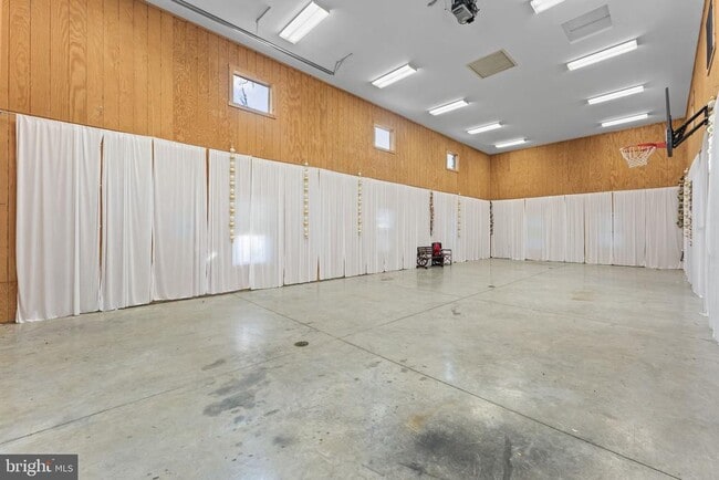 Building Photo - 3535 Meadow Rd