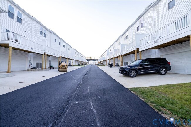 Building Photo - 15320 Oasis Sun Aly