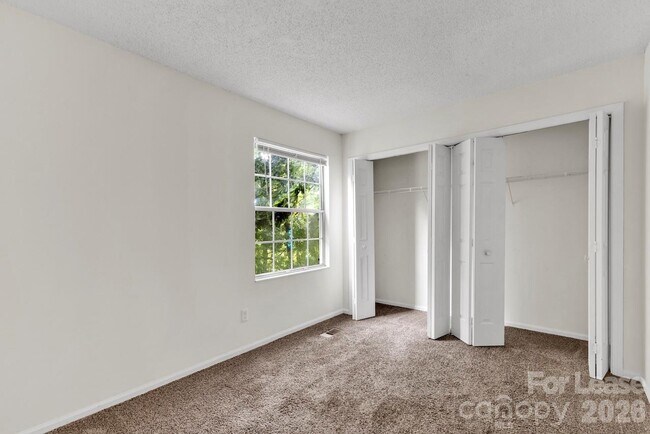 Building Photo - 630 Lex Dr