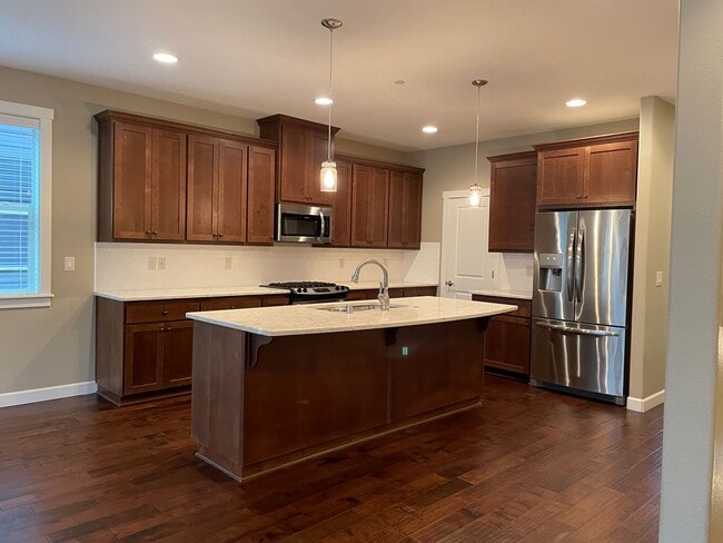 Building Photo - LUXURY 4 BD TOWNHOME! GATED PARKER VILLAGE...