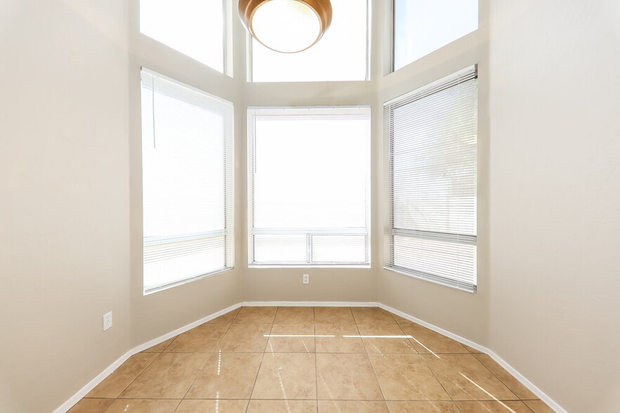 Building Photo - 1515 E South Fork Dr