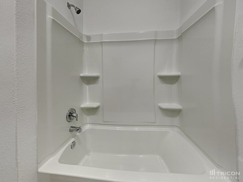 Building Photo - 108 Mica Trl