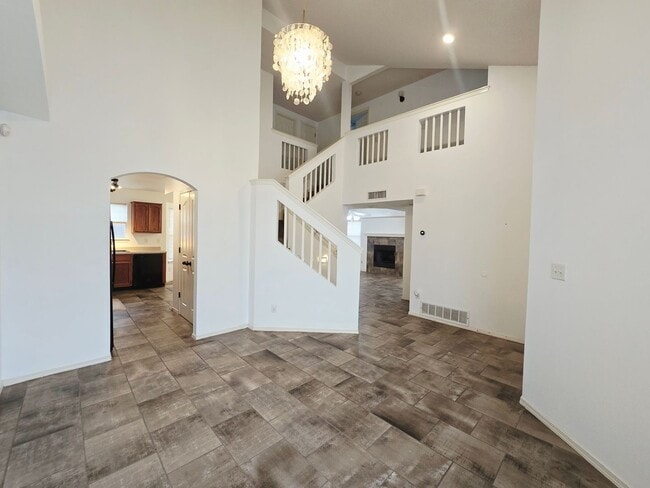 Building Photo - Charming 3 bedroom, 2.5 bath home in West ...