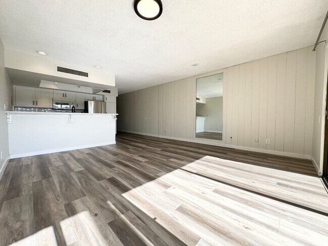 Building Photo - AVAILABLE NOW!!  1 Bedroom 1 Bathroom UPSTAIRS Apartment in Palm Springs!