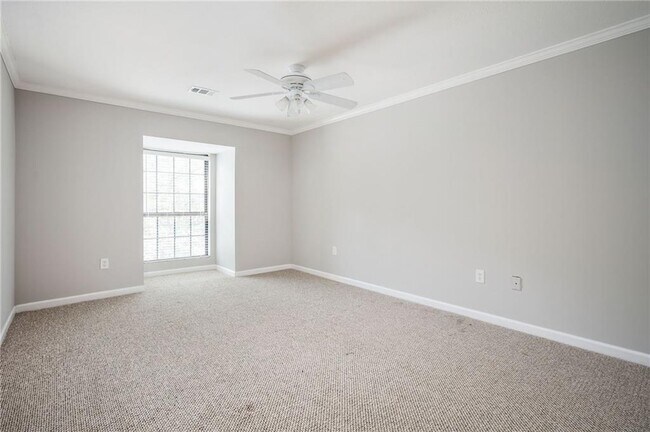Building Photo - 4303 Pine Heights Dr NE