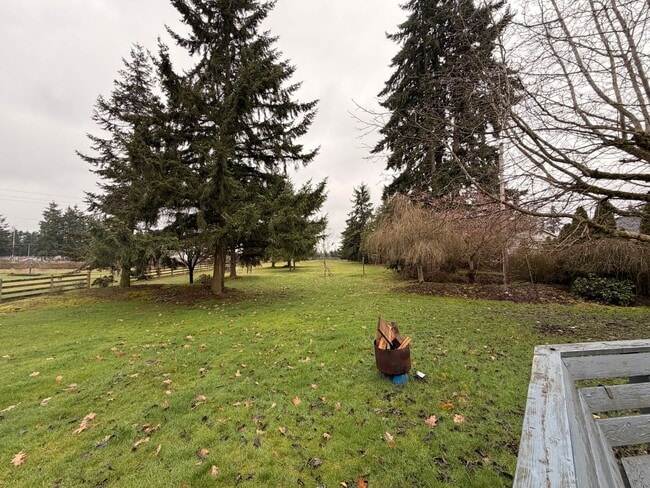 Building Photo - Private and quiet 3BD, 2 BA w/ 2 car garage near Fedrickson!