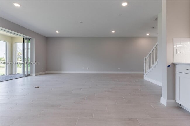 Building Photo - 3701 Greenway Dr