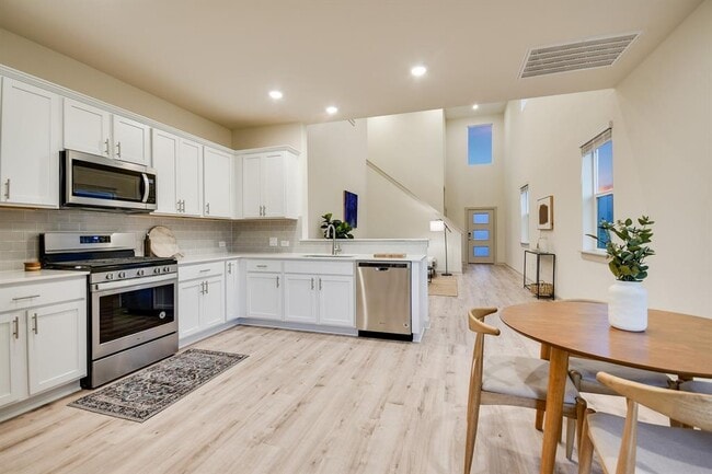 Building Photo - 7400 Daves Landing Dr