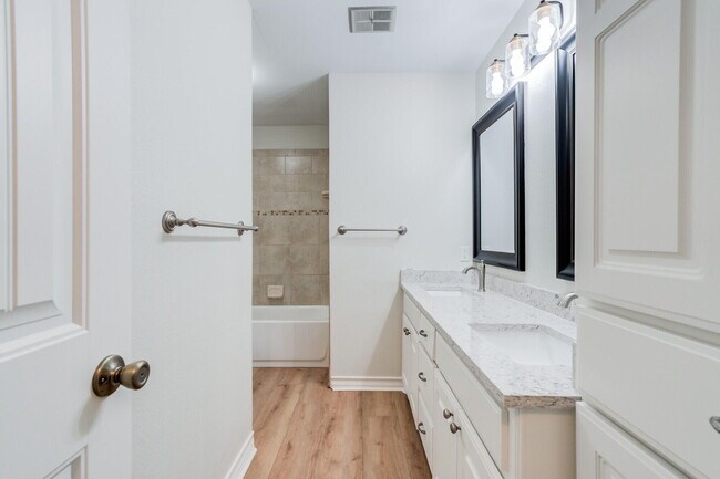 Building Photo - 5309 77th St