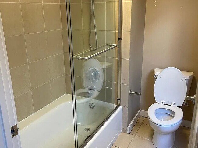 Building Photo - "Charming 1-Bedroom Oasis in the Heart of San Francisco!"