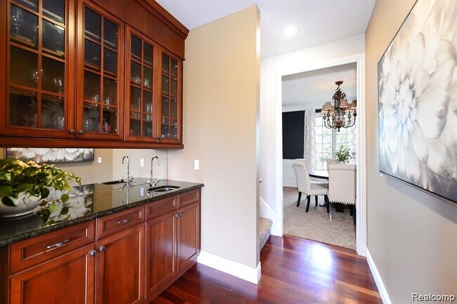 Building Photo - 51341 Park Pl Dr