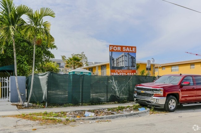Building Photo - West Brickell Townhomes