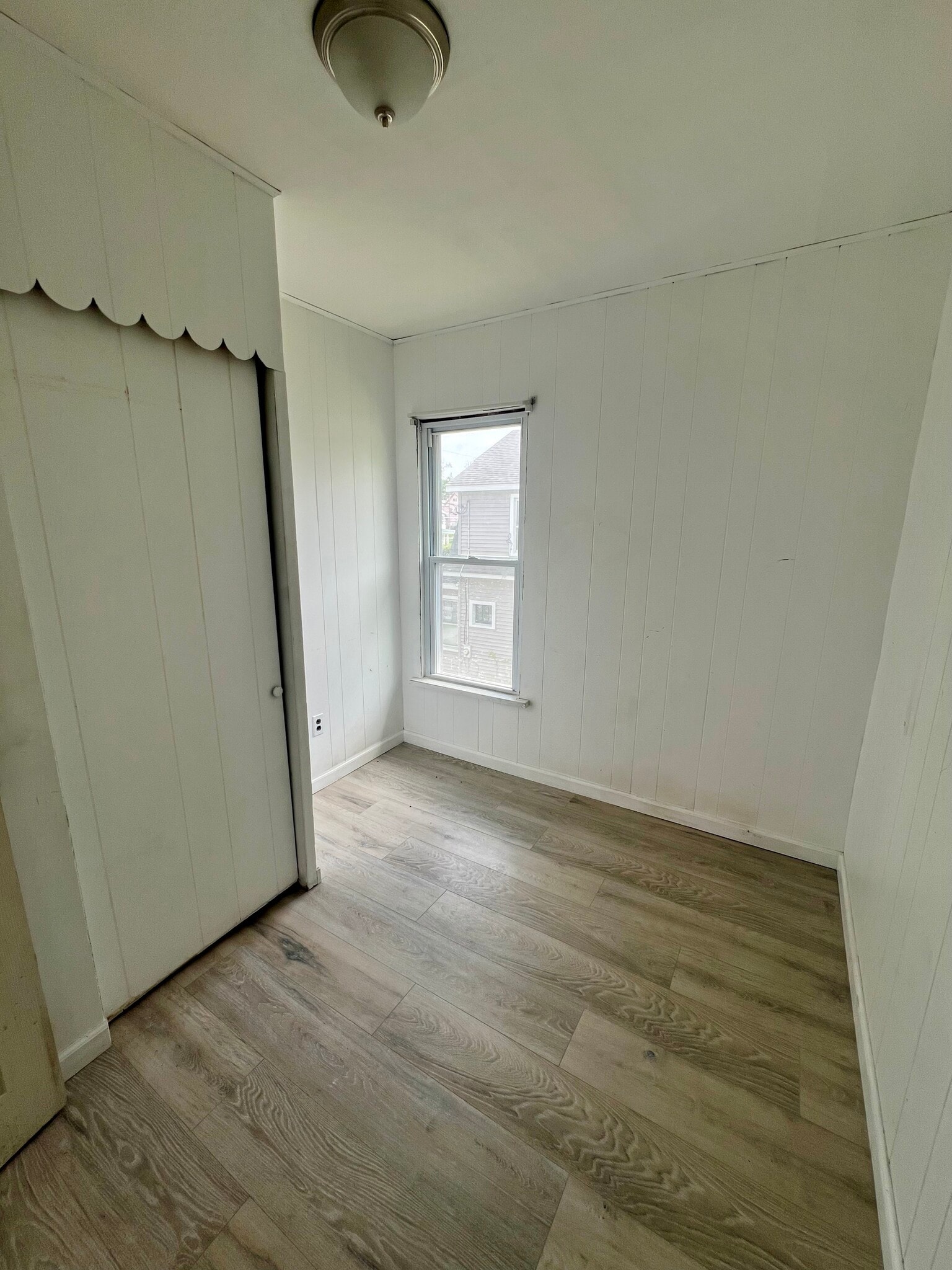 2nd bedroom - 28 7th Ave