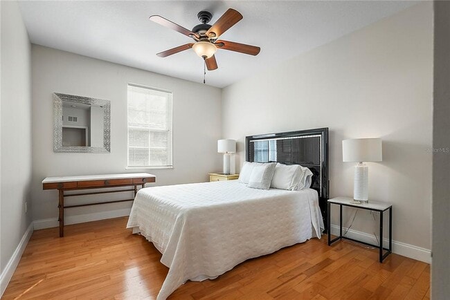 Building Photo - 832 Bay St NE