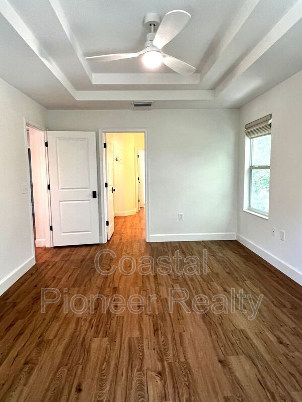 Building Photo - 1738 W Spruce St