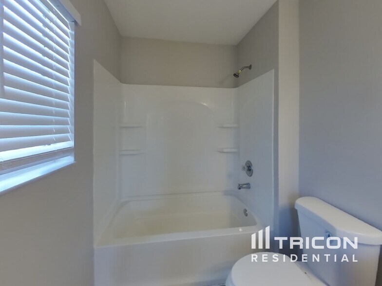 Building Photo - 18816 Litzau Ln